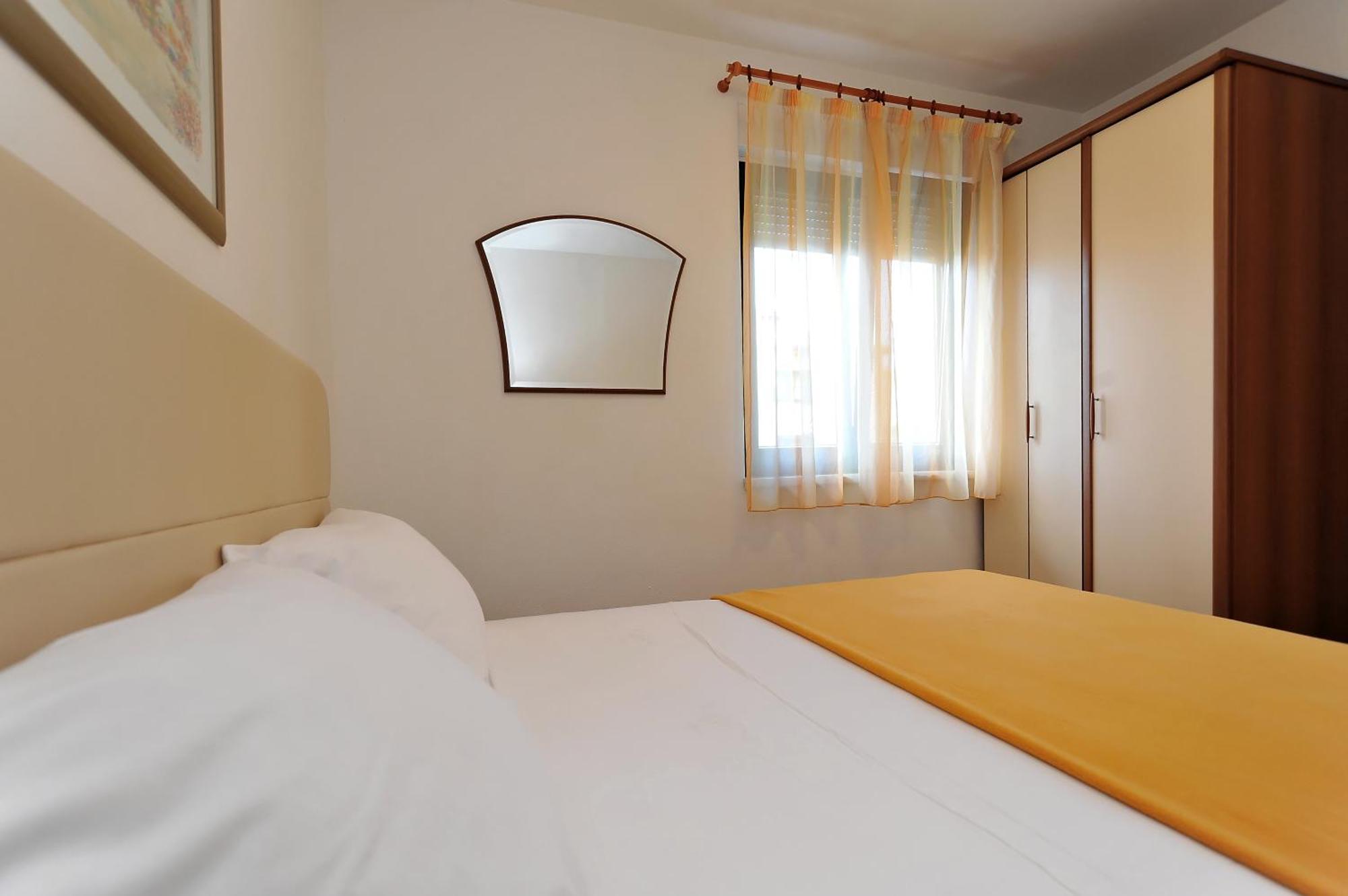 Apartments Villa Eden プレコ 部屋 写真